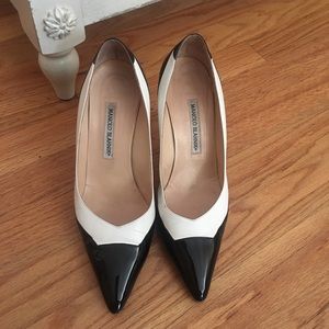 Manolo blanik white with black patent pump